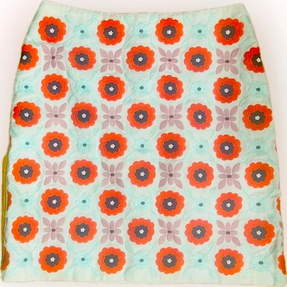 EUC Boden SZ 4 cream/red/green/lilac floral embroidered skirt w/rear zipper - Picture 7 of 9